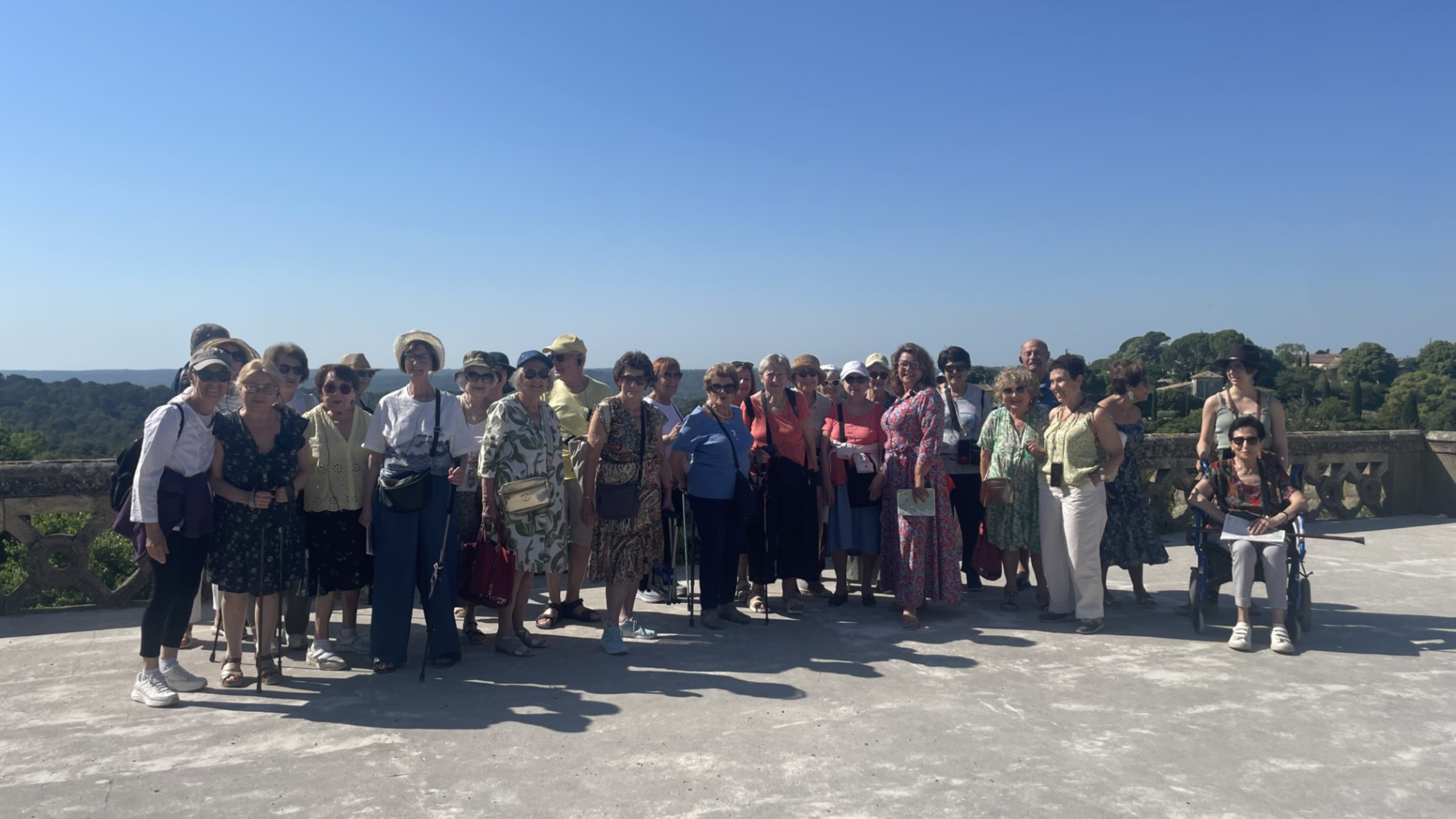“Sur les traces des communautés juives” : les bénéficiaires d’Écoute, Mémoire et Histoire Elie Buzyn sur les routes de Nîmes